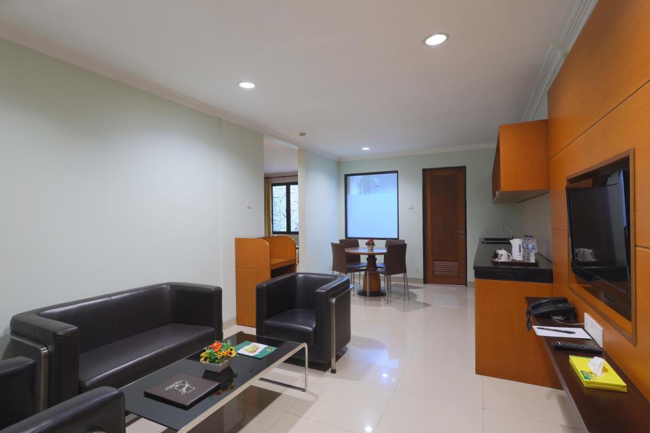 Safari Resort Puncak Buitenkant foto