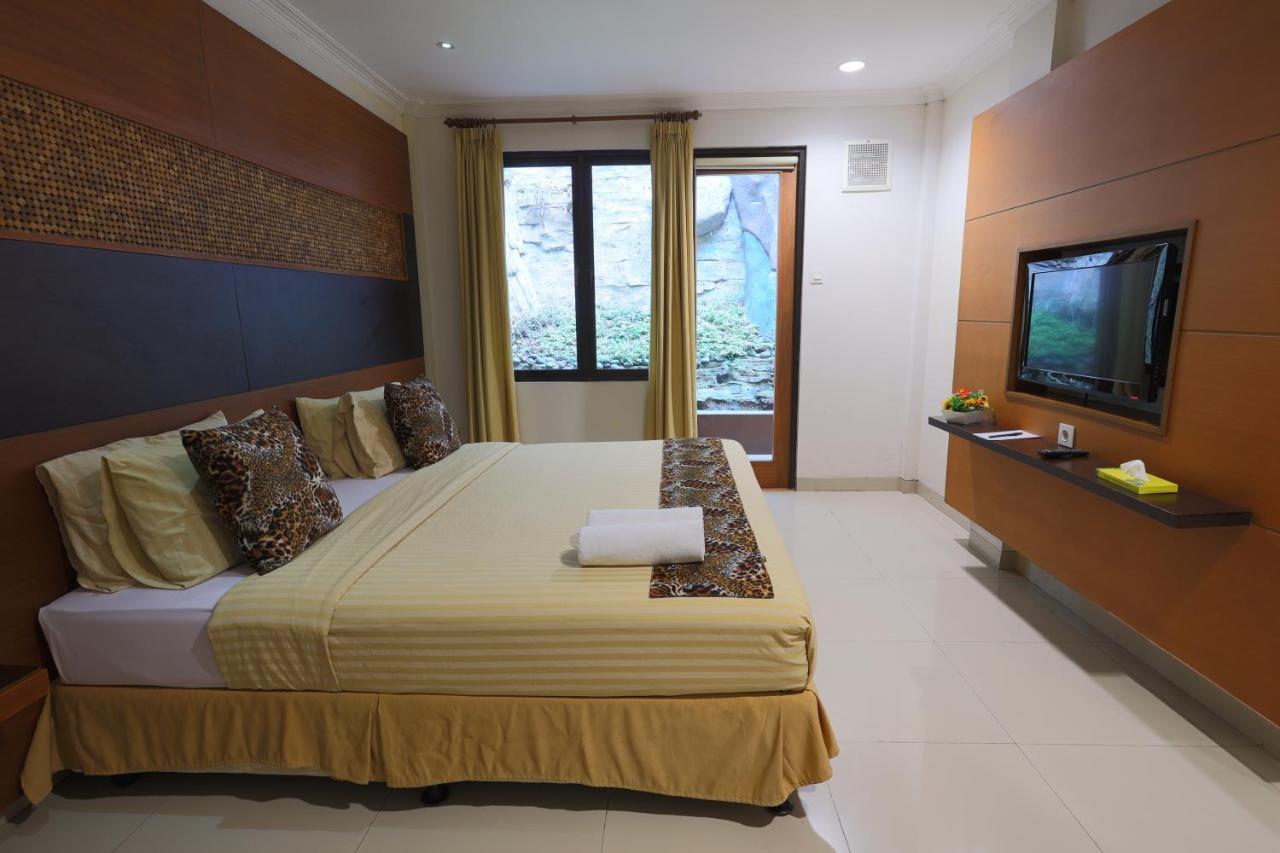 Safari Resort Puncak Buitenkant foto