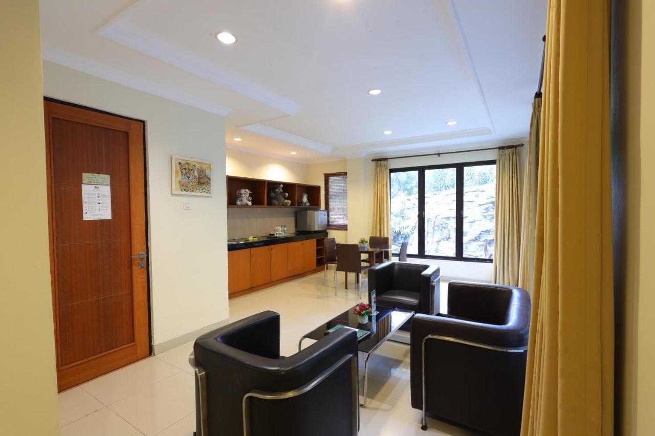 Safari Resort Puncak Buitenkant foto