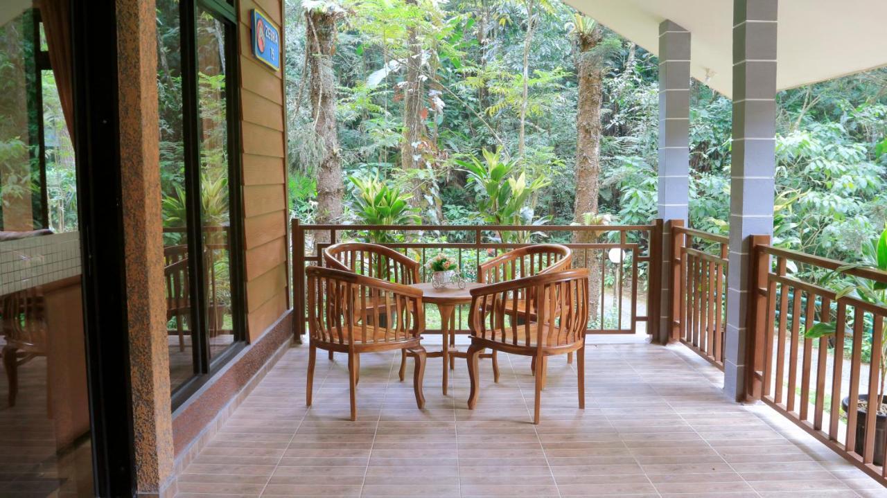 Safari Resort Puncak Buitenkant foto