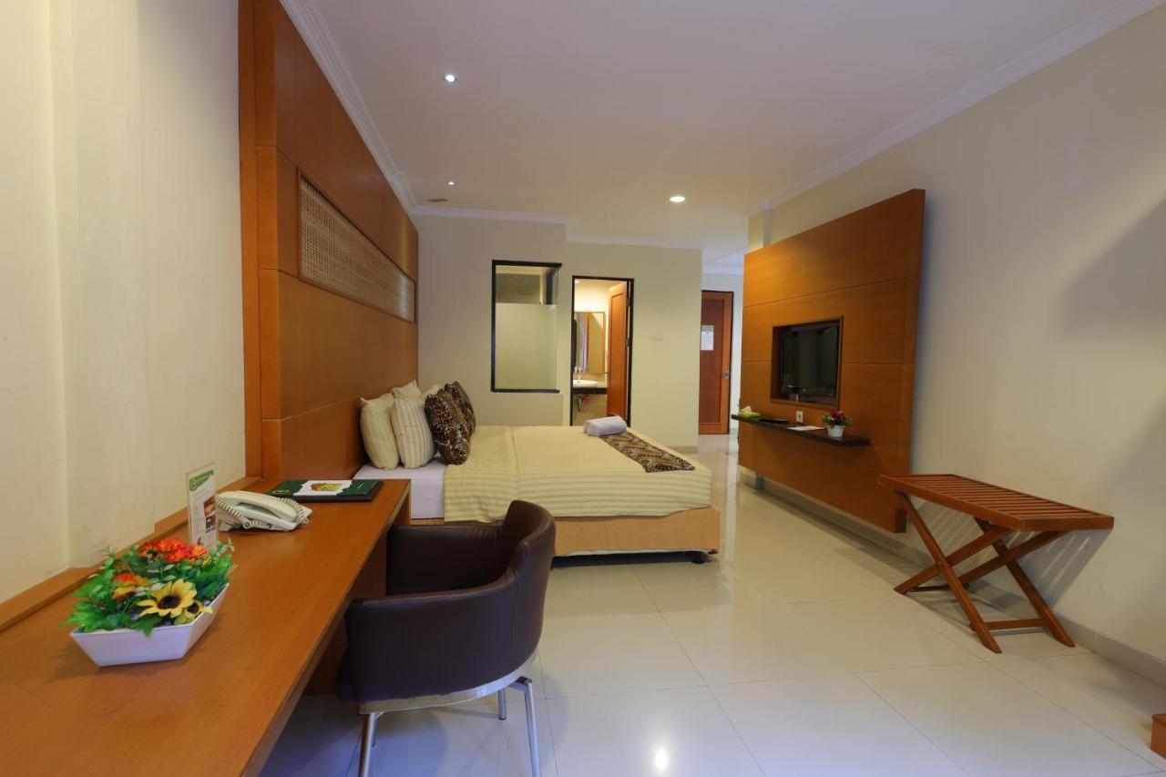 Safari Resort Puncak Buitenkant foto