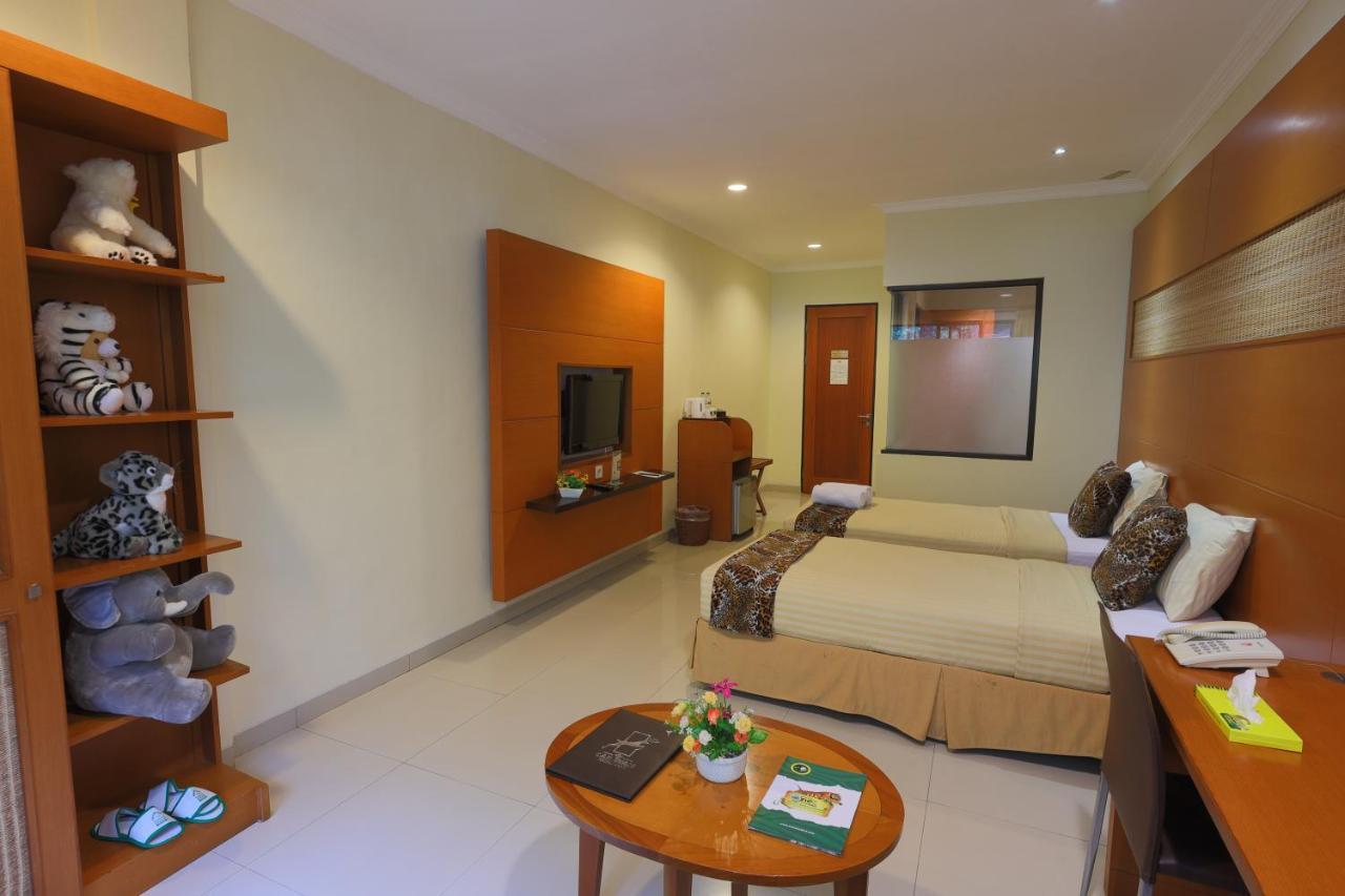 Safari Resort Puncak Buitenkant foto