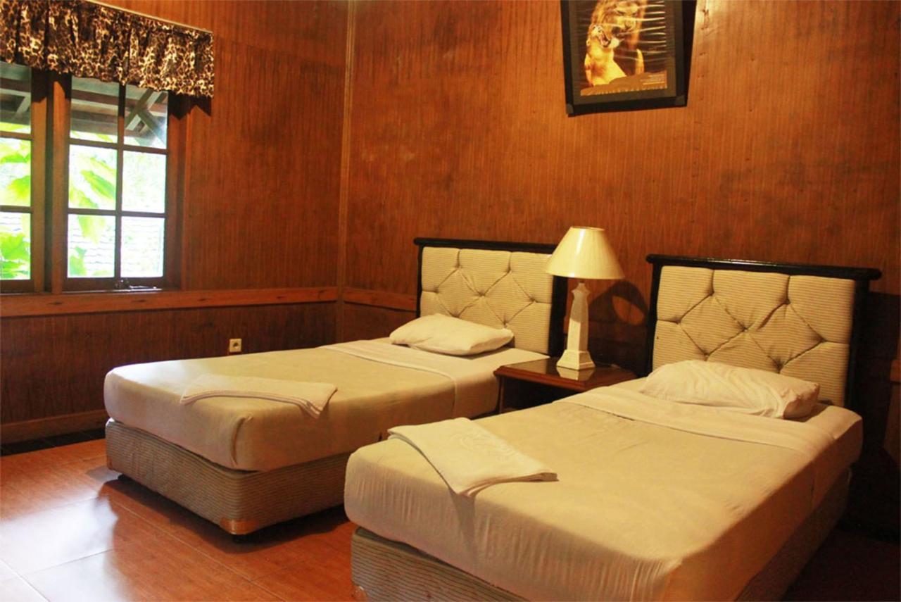 Safari Resort Puncak Buitenkant foto