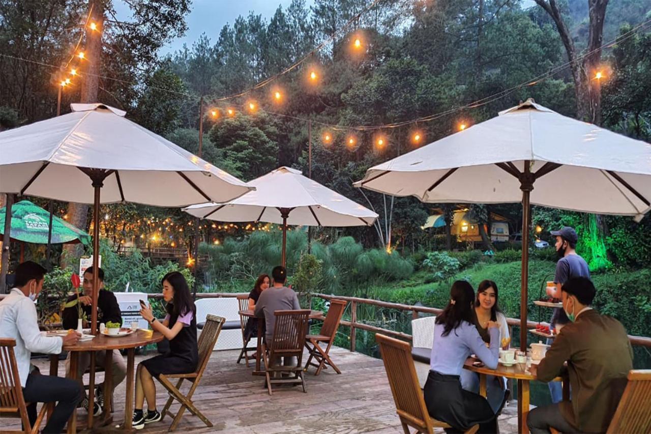 Safari Resort Puncak Buitenkant foto