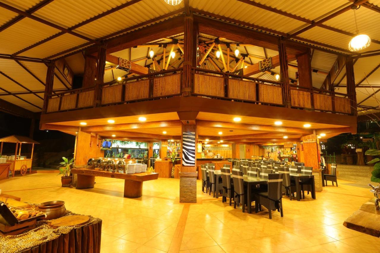 Safari Resort Puncak Buitenkant foto