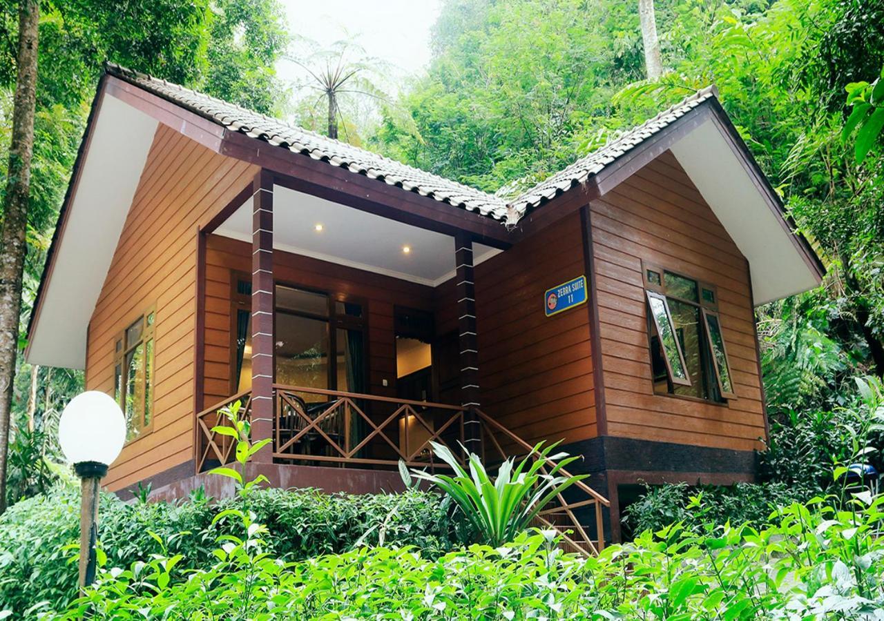 Safari Resort Puncak Buitenkant foto