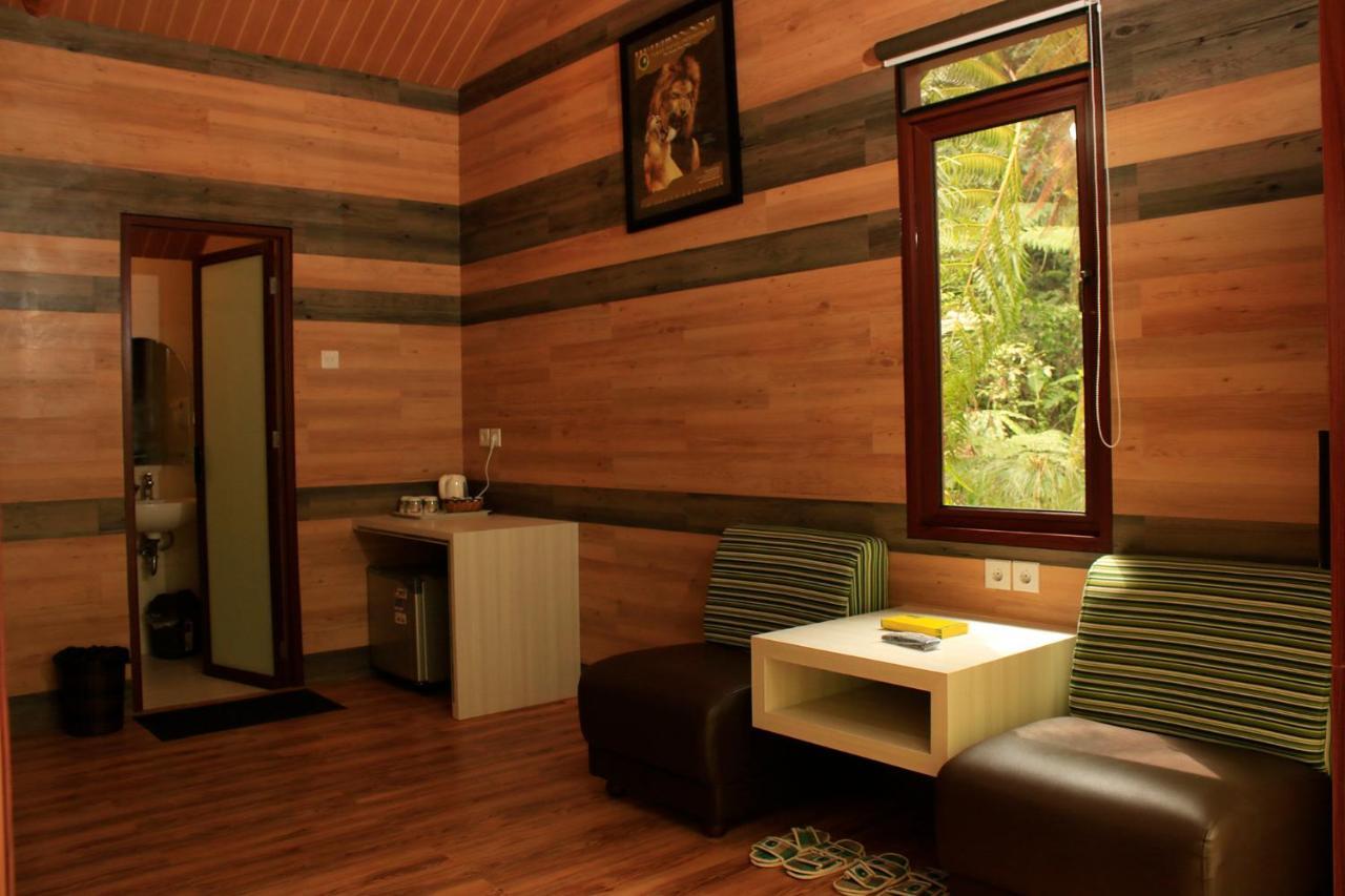 Safari Resort Puncak Buitenkant foto