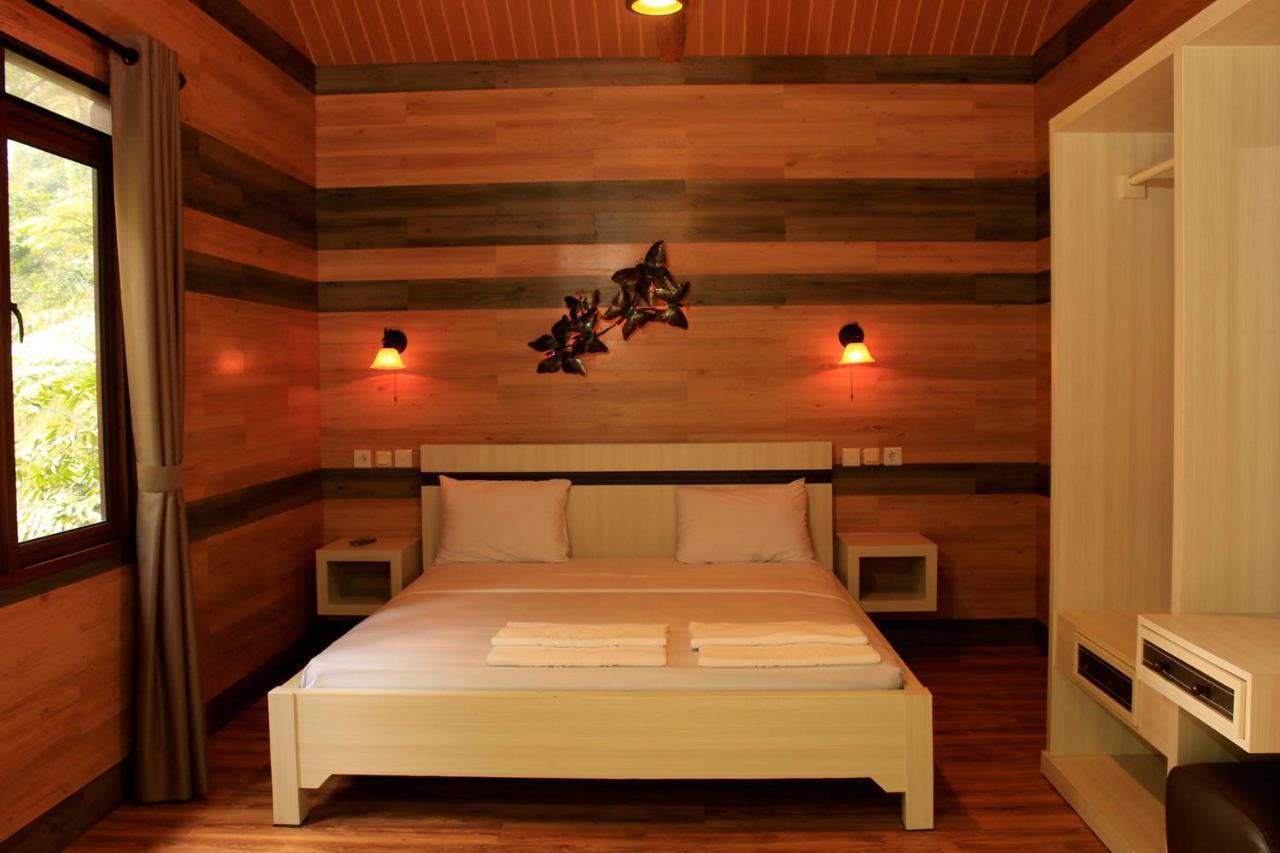 Safari Resort Puncak Buitenkant foto