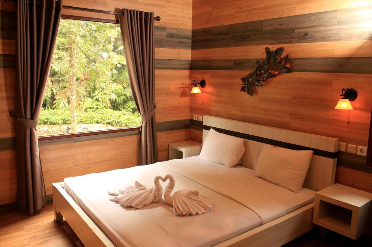 Safari Resort Puncak Buitenkant foto