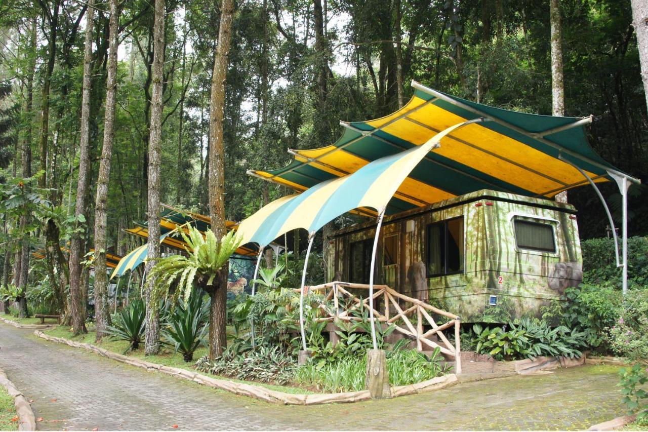 Safari Resort Puncak Buitenkant foto